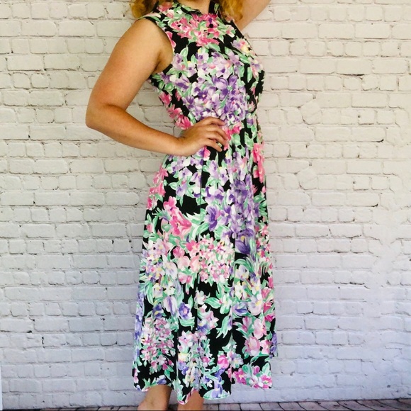 SOLD Vintage Floral 1980s Vibes Button Up Dress - Picture 5 of 6